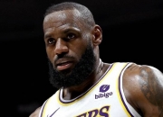 乐动体育登录-在湖人被立雕像有多难？NBA历史仅6人，詹姆斯有机会吗？