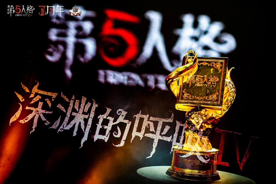 场上场下硝烟弥漫，谁将捧起最终奖杯？的简单介绍