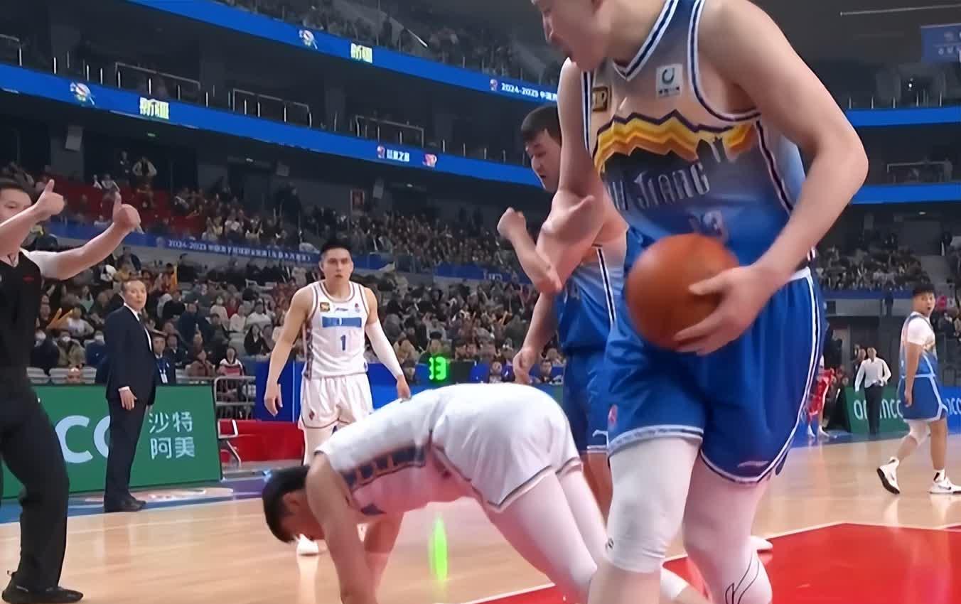 赛场硝烟弥漫！亚洲联赛内部的激烈战斗