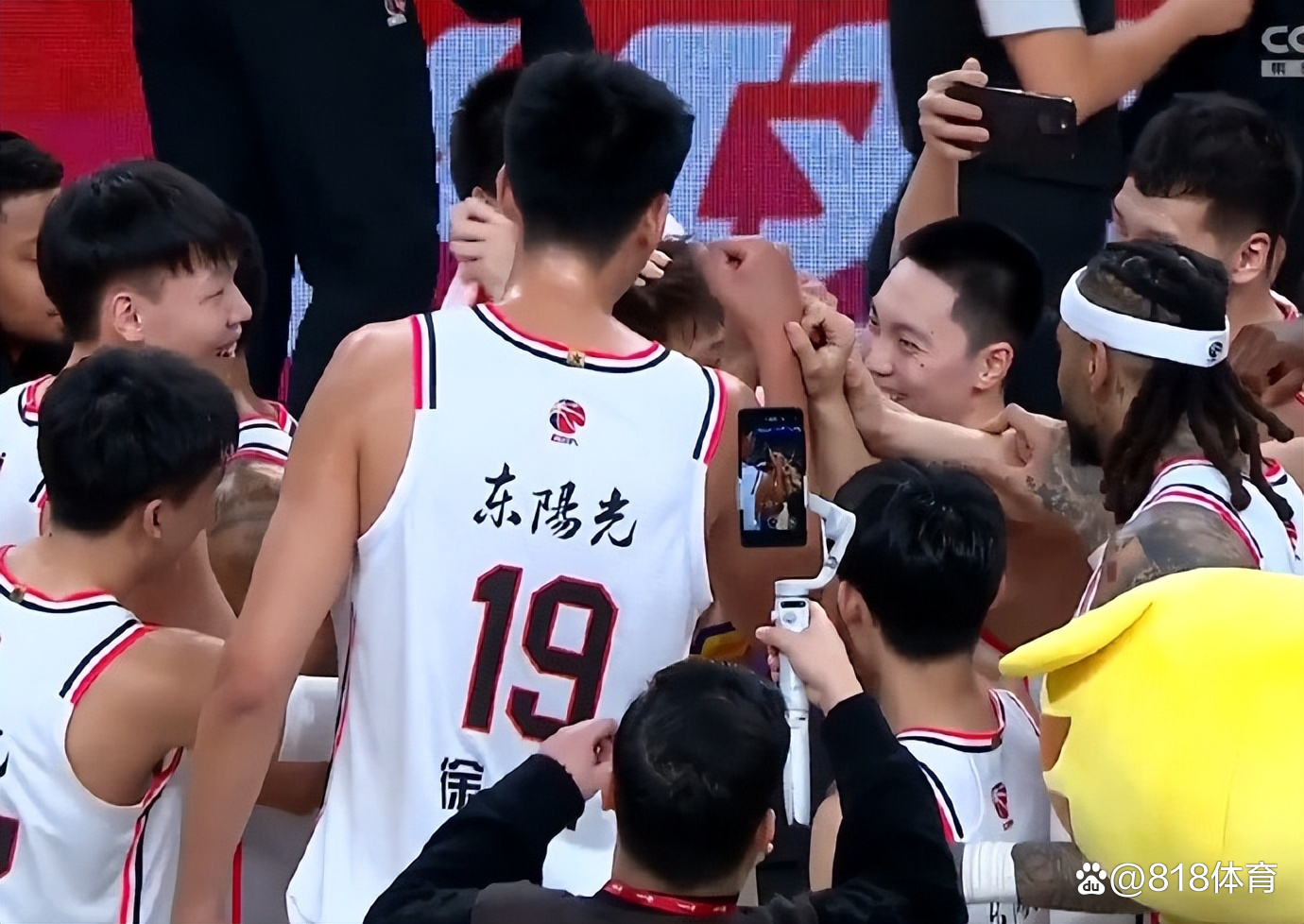 广东男篮客场取胜新疆，领跑排名稳固的简单介绍