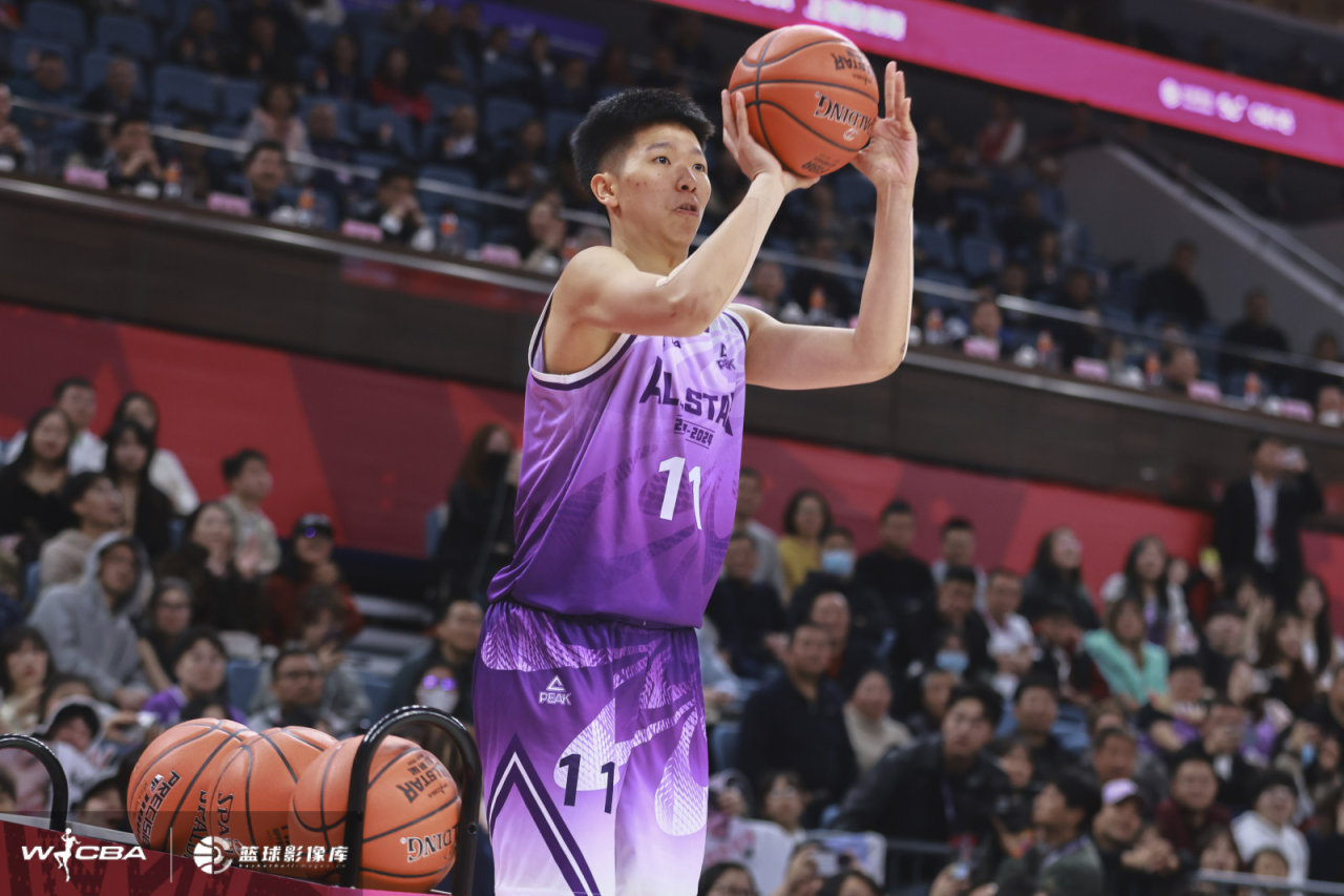 稳定发挥！韩旭半场6中3拿到8分6篮板2盖帽(nba韩旭)
