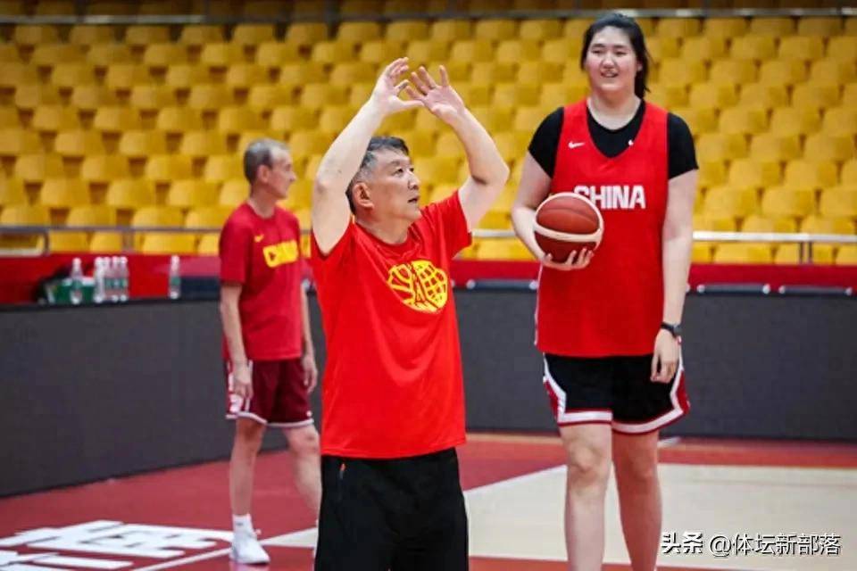 包含澳大利亚狂胜76分主帅：目标夺冠中国女篮是最大对手的词条