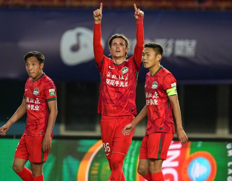 中超-何超乌龙送礼恩里克中点玉昆2-1逆转河南