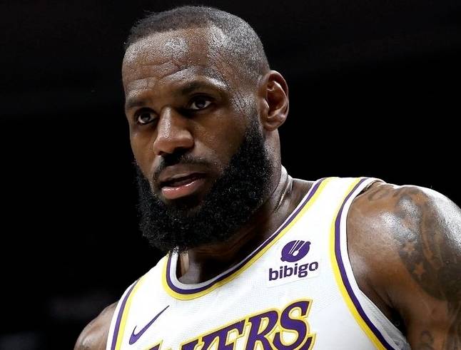 在湖人被立雕像有多难？NBA历史仅6人，詹姆斯有机会吗？