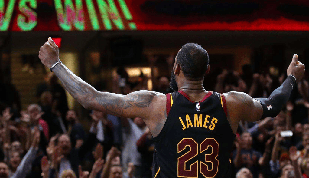 在湖人被立雕像有多难？NBA历史仅6人，詹姆斯有机会吗？