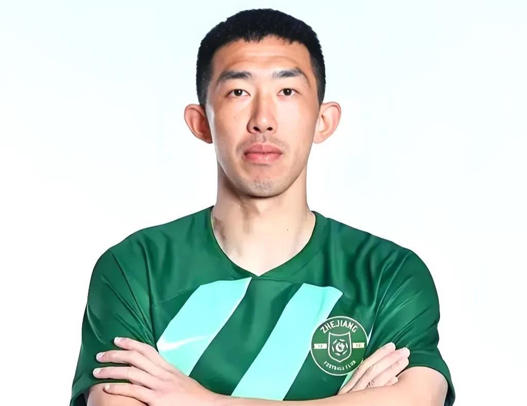 关于山东泰山21岁后卫杨瑞琦租借加盟梅州客家的信息