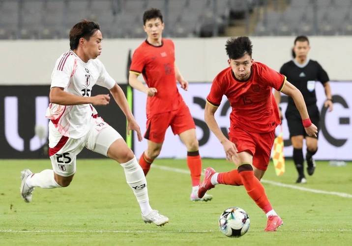 亚洲足球盛宴：日本对决中国，四强赛激情上演！